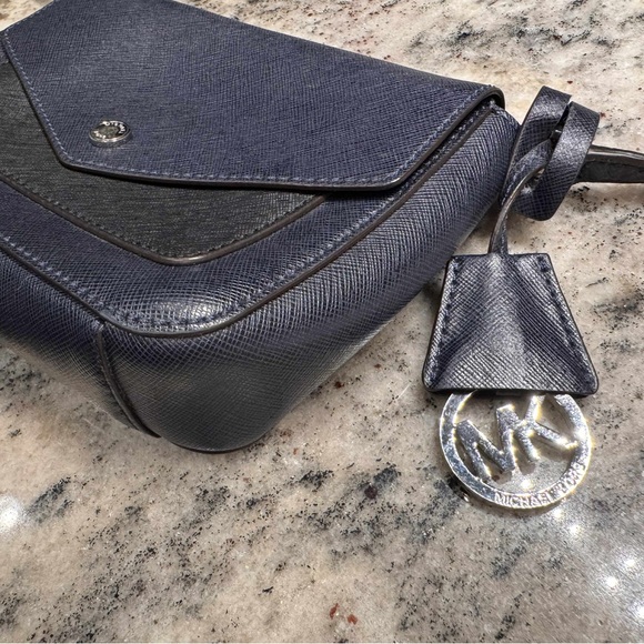 Vintage Michael kors Elegant navy blue Leather Crossbody Bag 9x6in w/ 19in strap - Picture 4 of 14